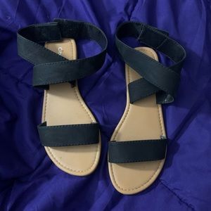 BLACK WRAP AROUND SANDALS